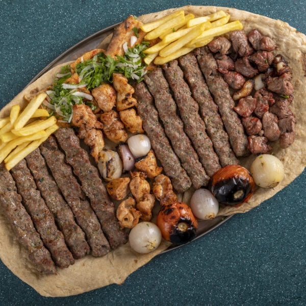 جاط مشكل من الكباب وتكا وطاووق
