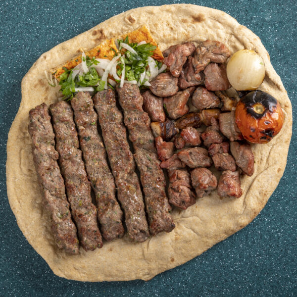 مشكل شخصين كباب وتكا