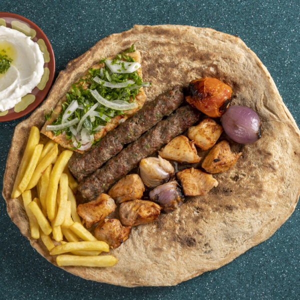 وجبة مشكل كباب وطاووق